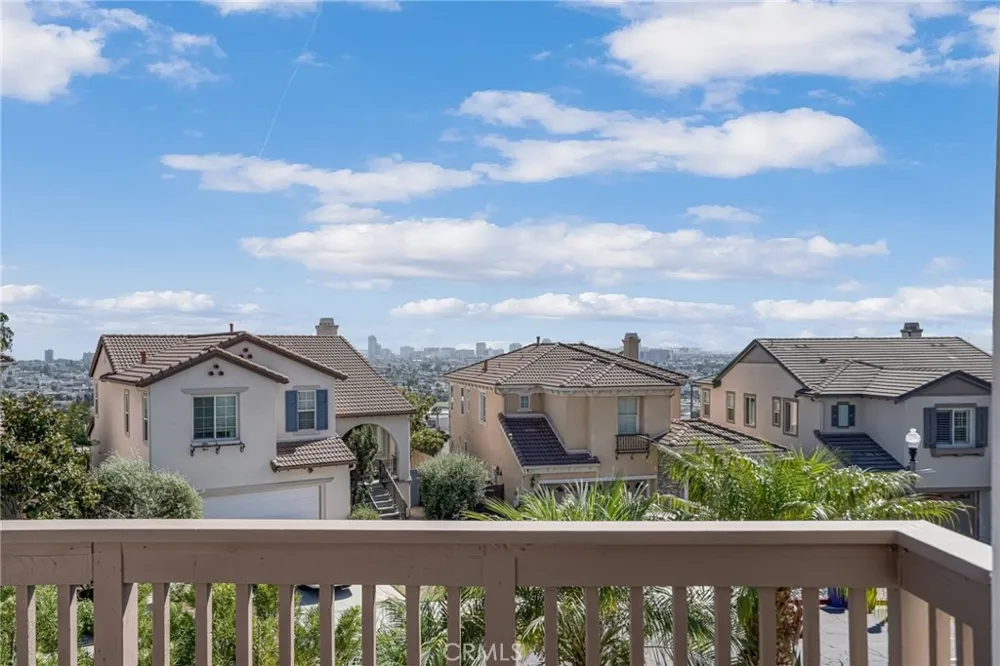 2201 Bay View Drive Signal Hill, CA 90755