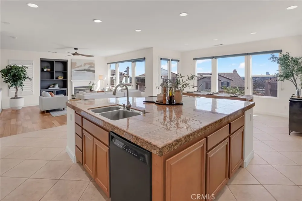 2201 Bay View Drive Signal Hill, CA 90755