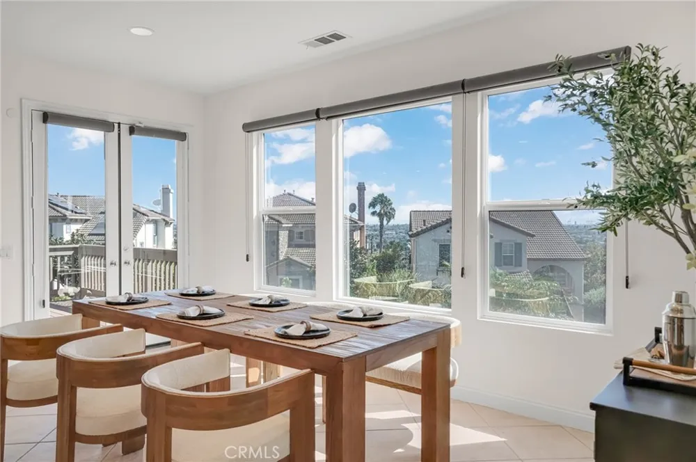 2201 Bay View Drive Signal Hill, CA 90755