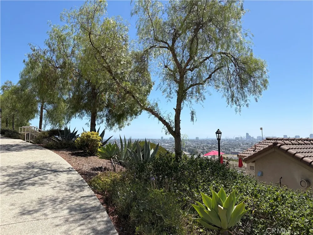 2201 Bay View Drive Signal Hill, CA 90755