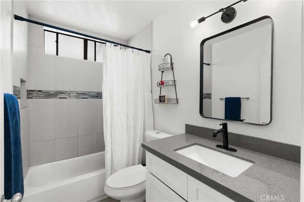 700 W Walnut Avenue #25 Orange, CA 92868