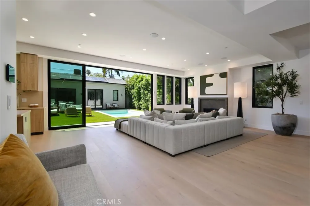 4433 Kraft Avenue Studio City, CA 91602