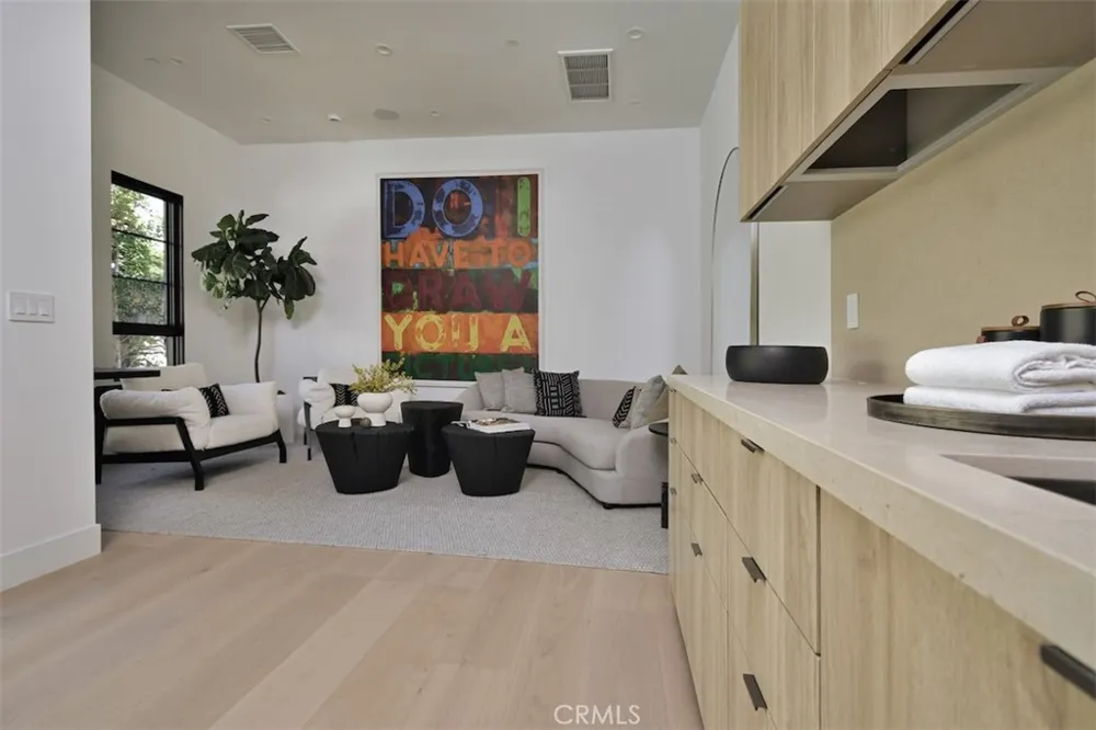 4433 Kraft Avenue Studio City, CA 91602