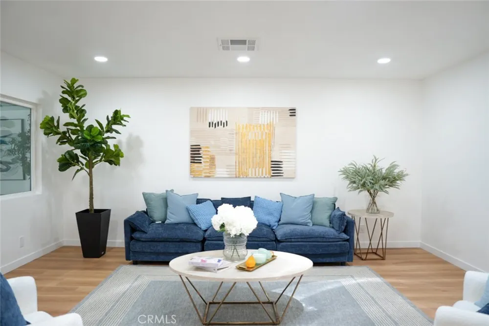 9243 Cayuga Sun Valley, CA 91352