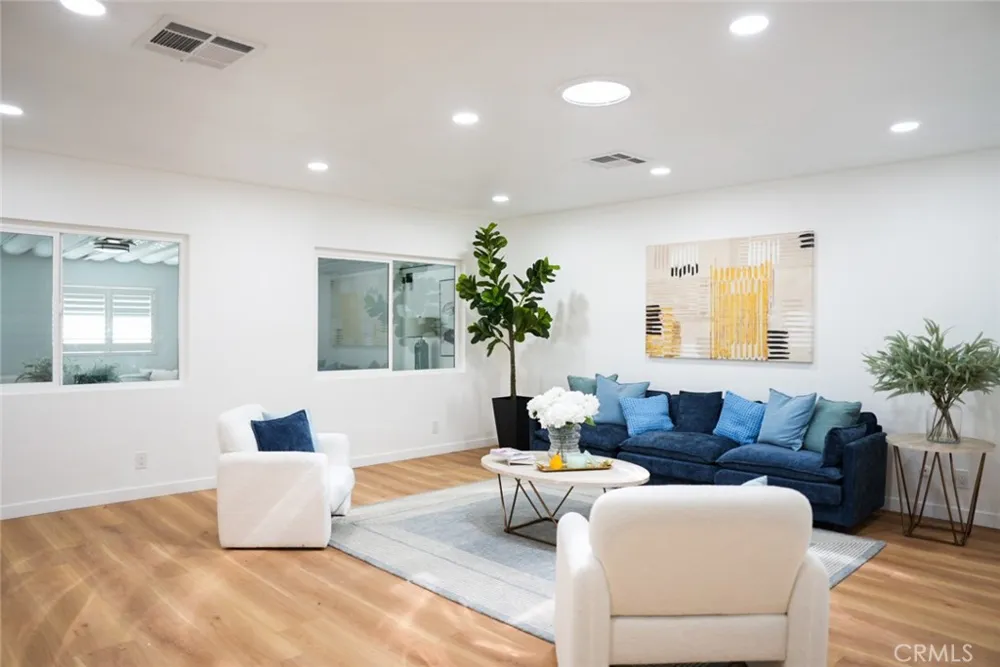 9243 Cayuga Sun Valley, CA 91352