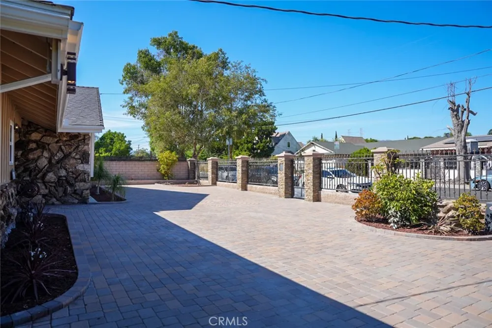 9243 Cayuga Sun Valley, CA 91352