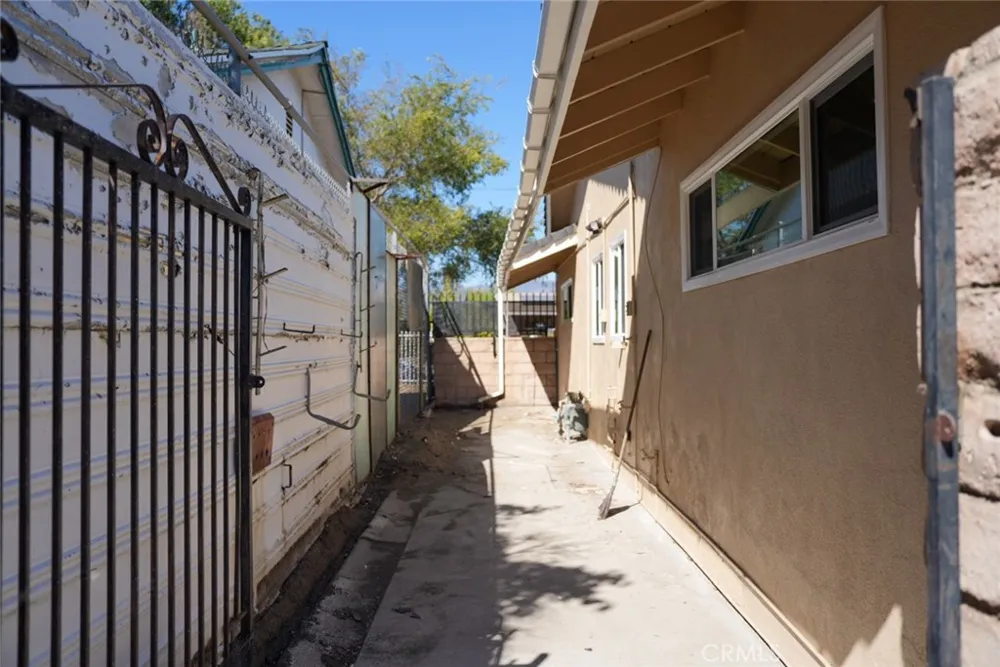 9243 Cayuga Sun Valley, CA 91352