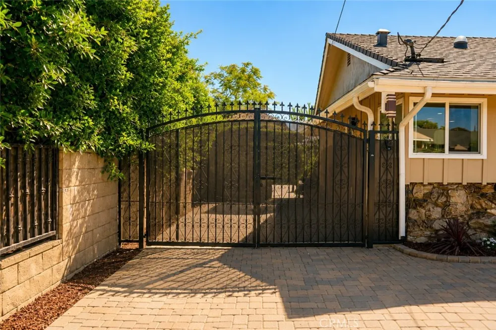 9243 Cayuga Sun Valley, CA 91352