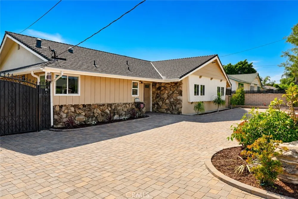 9243 Cayuga Sun Valley, CA 91352
