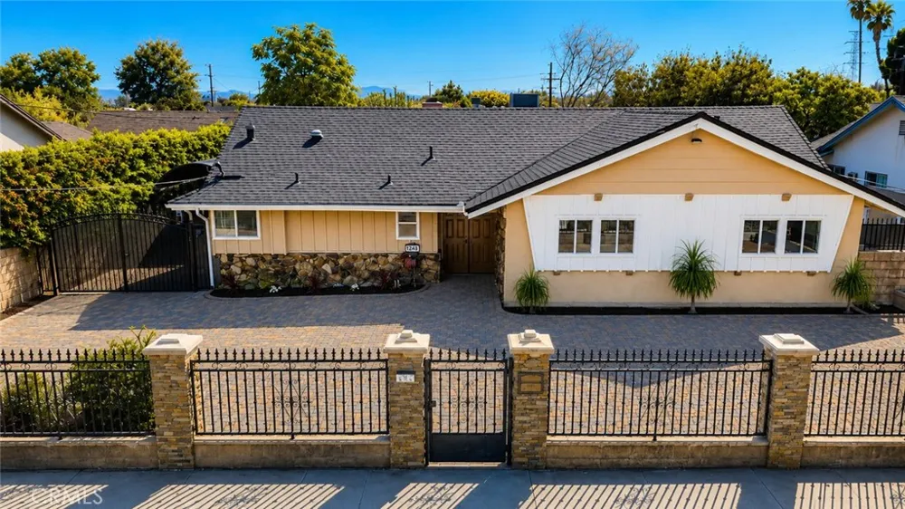 9243 Cayuga Sun Valley, CA 91352