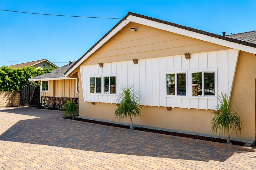 9243 Cayuga Sun Valley, CA 91352