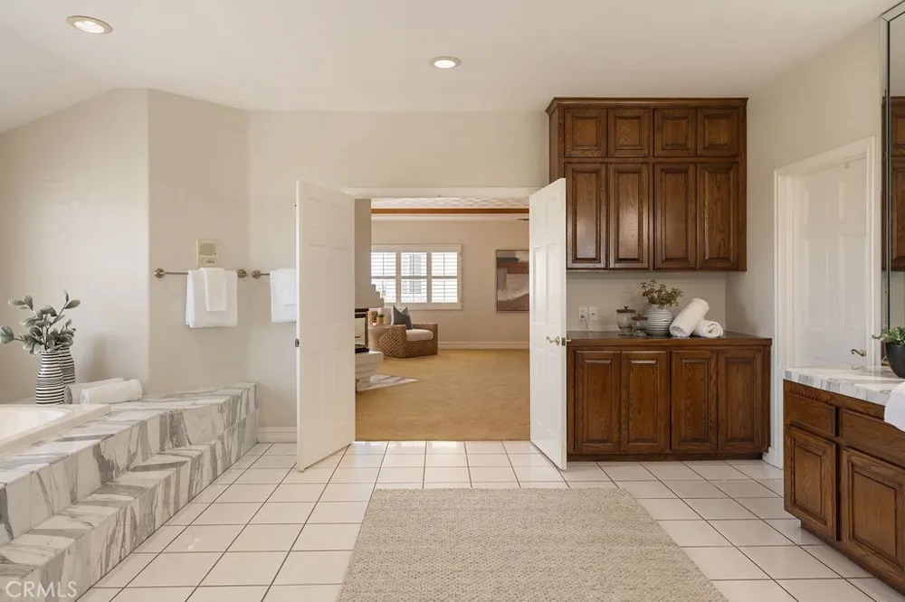 3802 E Rolling Green Lane Orange, CA 92867