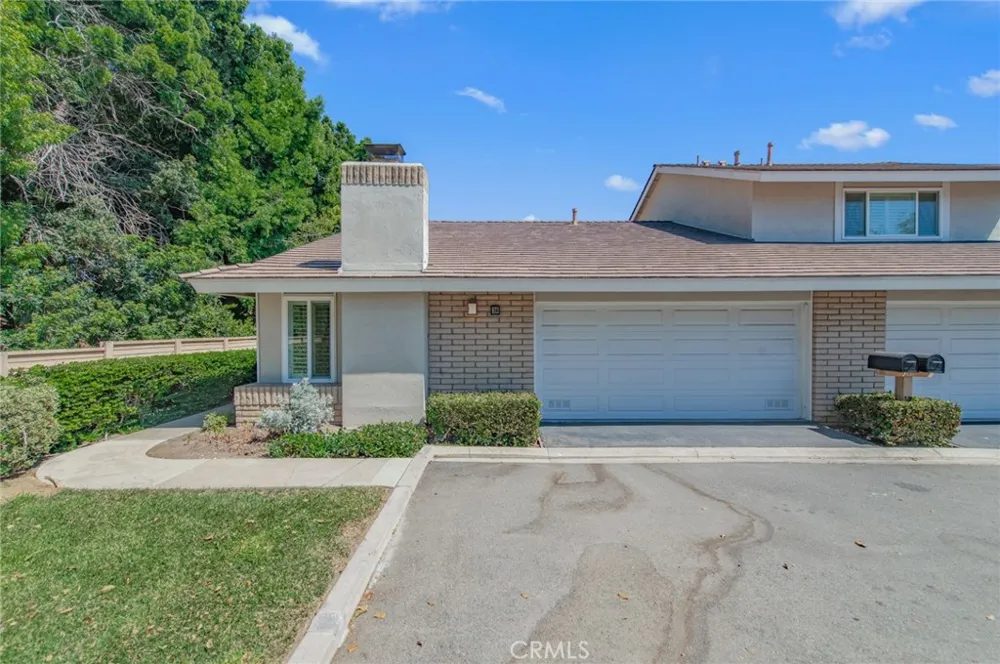 38 Cresthaven Irvine, CA 92604