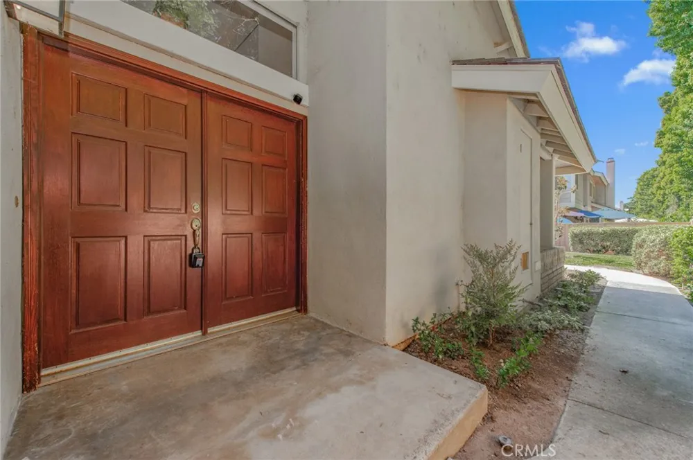 38 Cresthaven Irvine, CA 92604