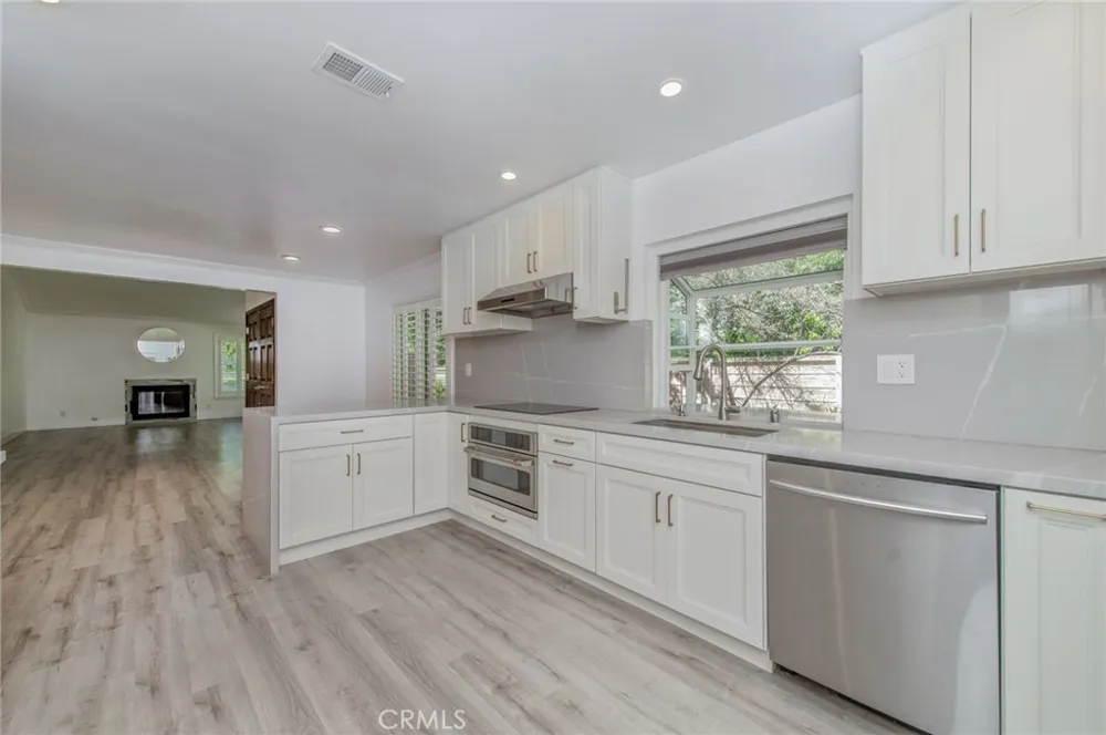 38 Cresthaven Irvine, CA 92604