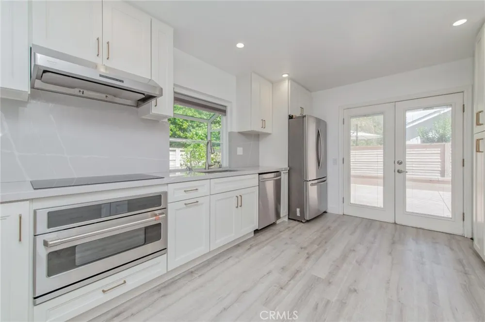 38 Cresthaven Irvine, CA 92604