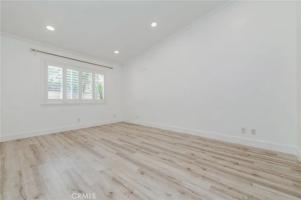 38 Cresthaven Irvine, CA 92604