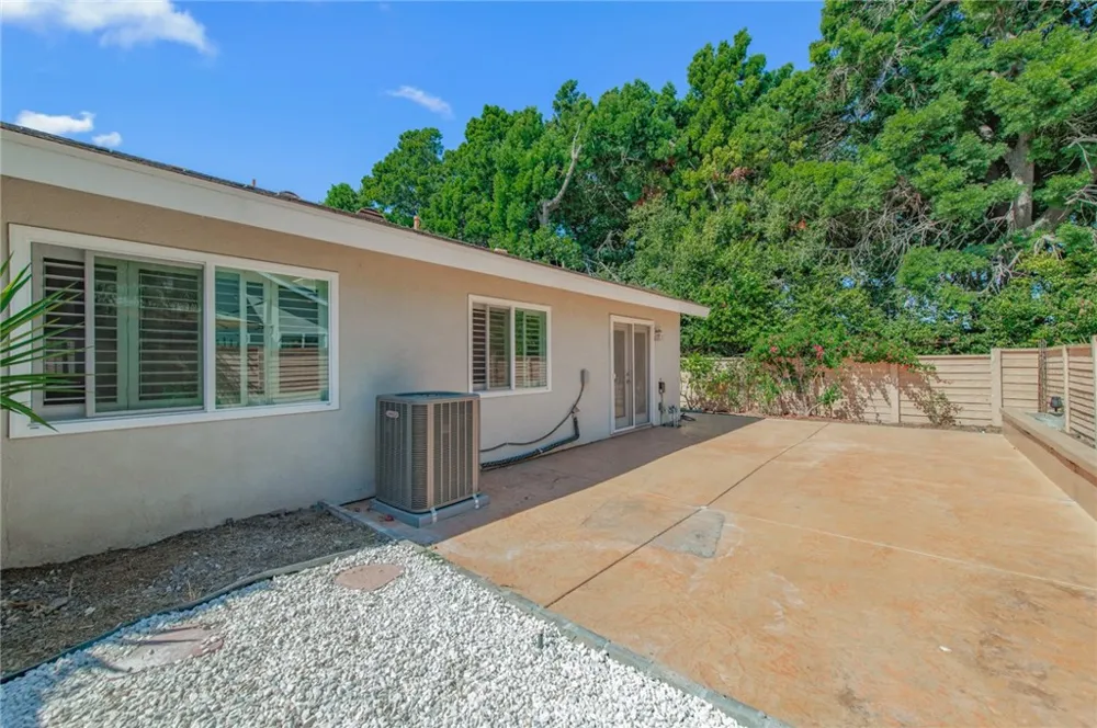 38 Cresthaven Irvine, CA 92604