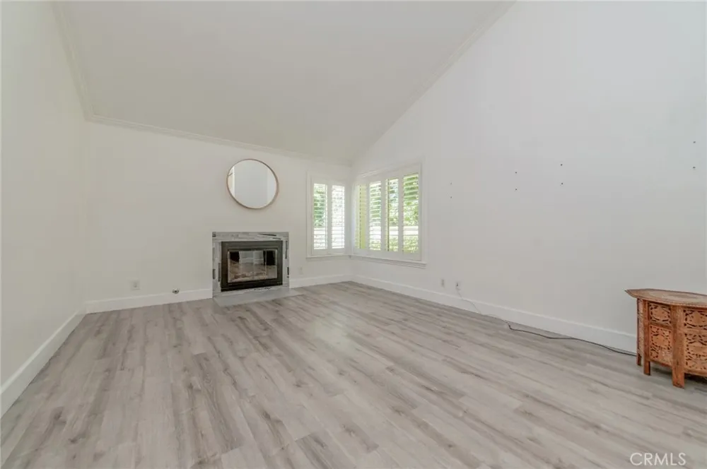 38 Cresthaven Irvine, CA 92604