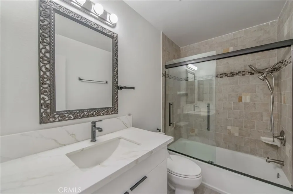 38 Cresthaven Irvine, CA 92604