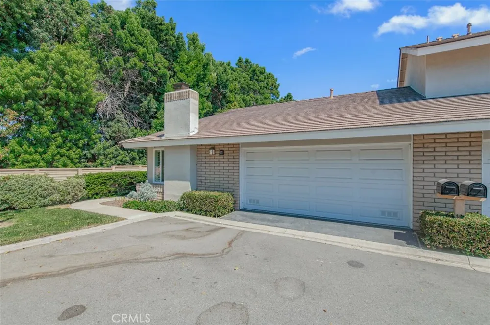 38 Cresthaven Irvine, CA 92604