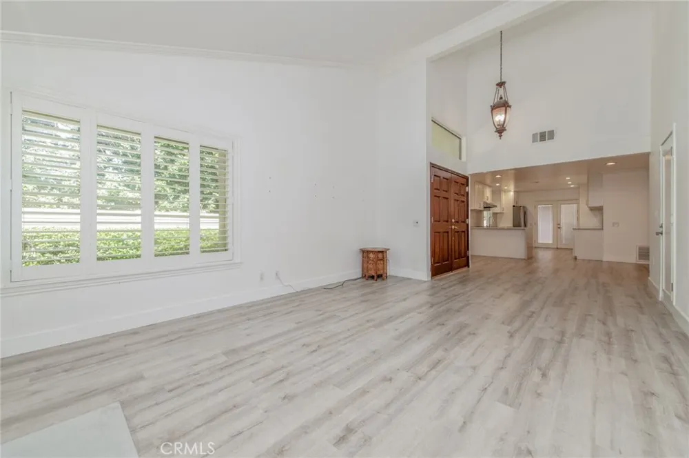 38 Cresthaven Irvine, CA 92604