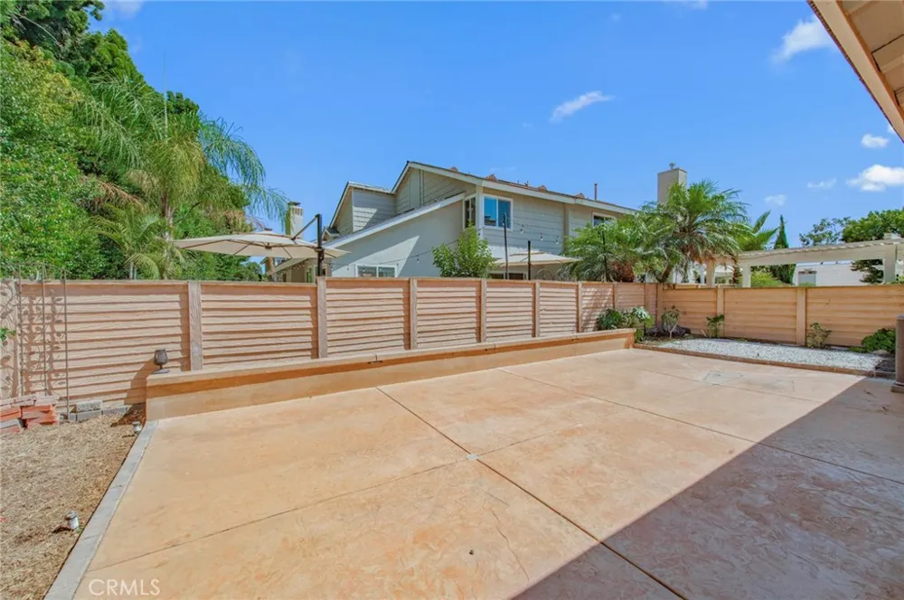 38 Cresthaven Irvine, CA 92604