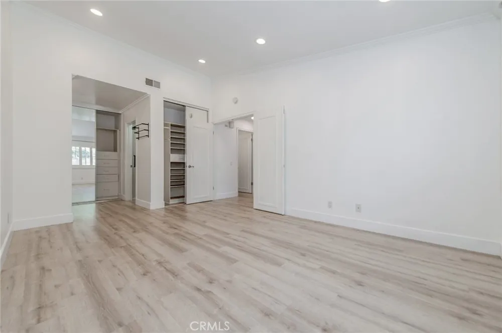 38 Cresthaven Irvine, CA 92604