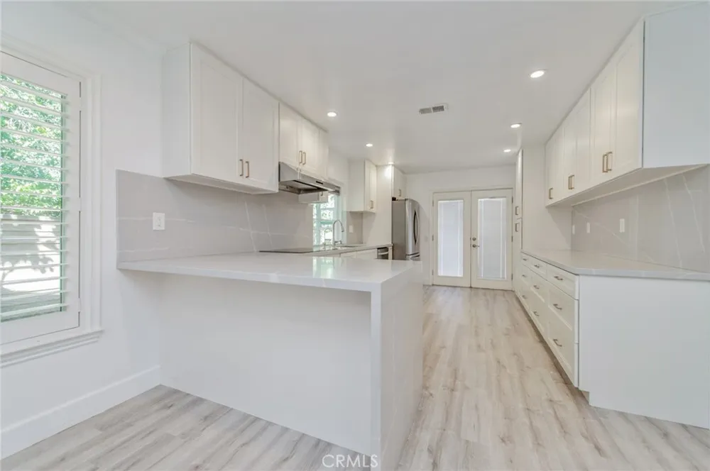 38 Cresthaven Irvine, CA 92604