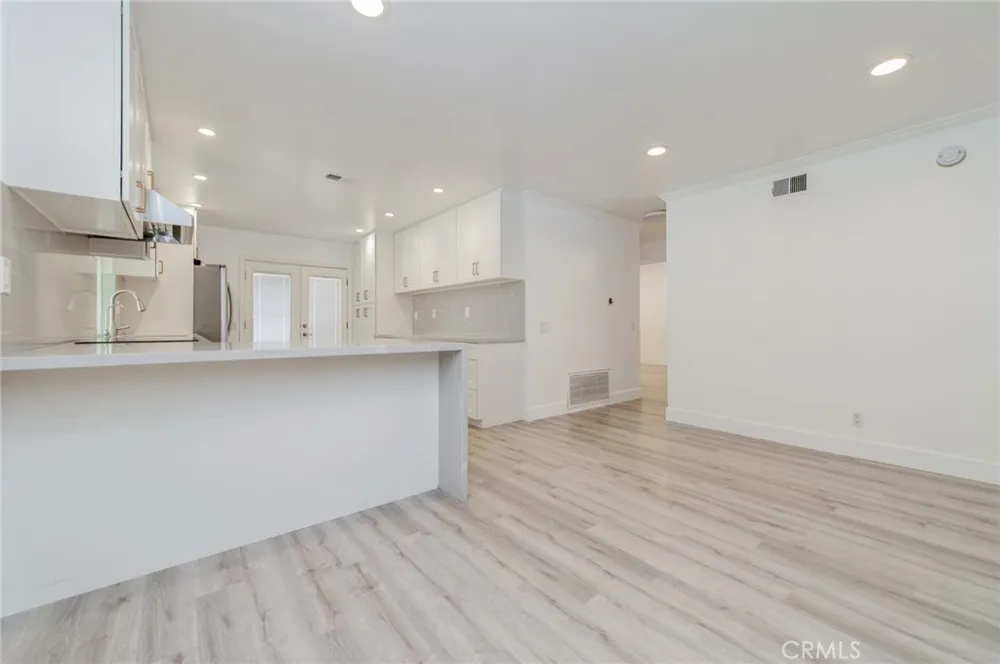 38 Cresthaven Irvine, CA 92604