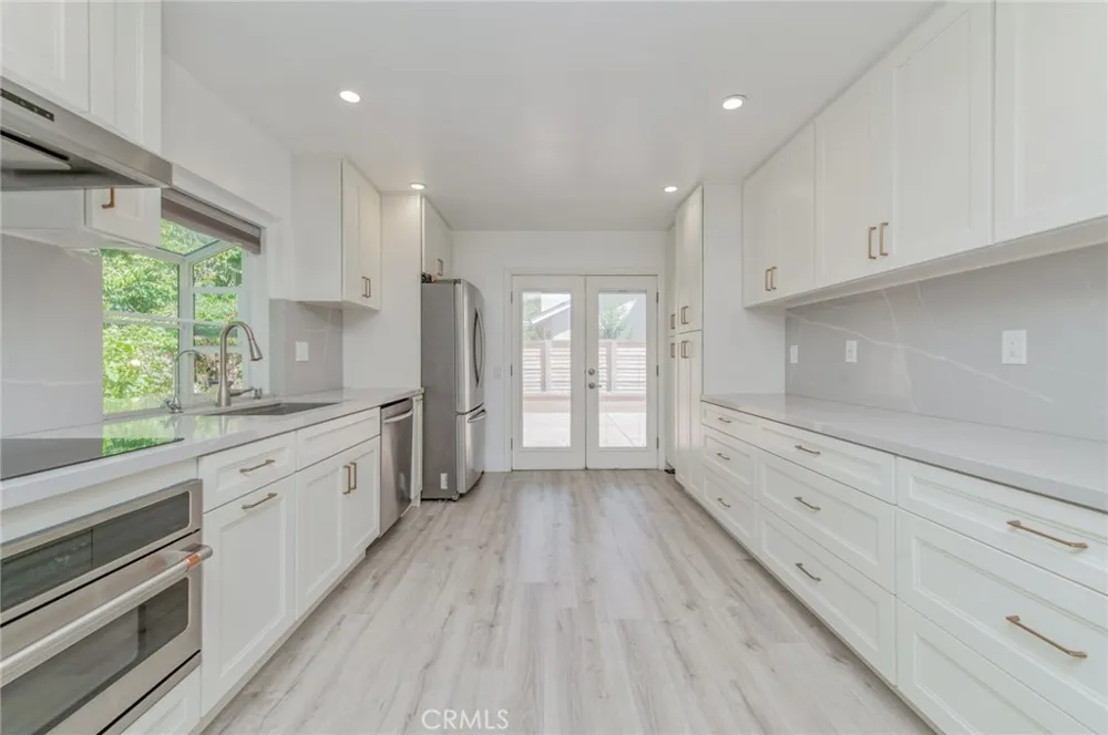 38 Cresthaven Irvine, CA 92604