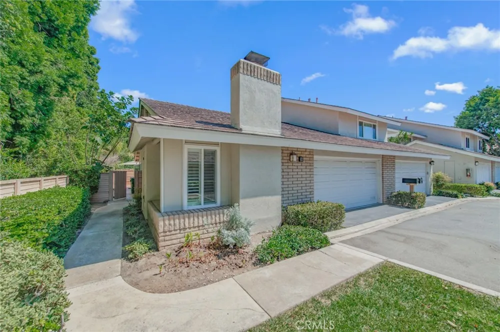 38 Cresthaven Irvine, CA 92604