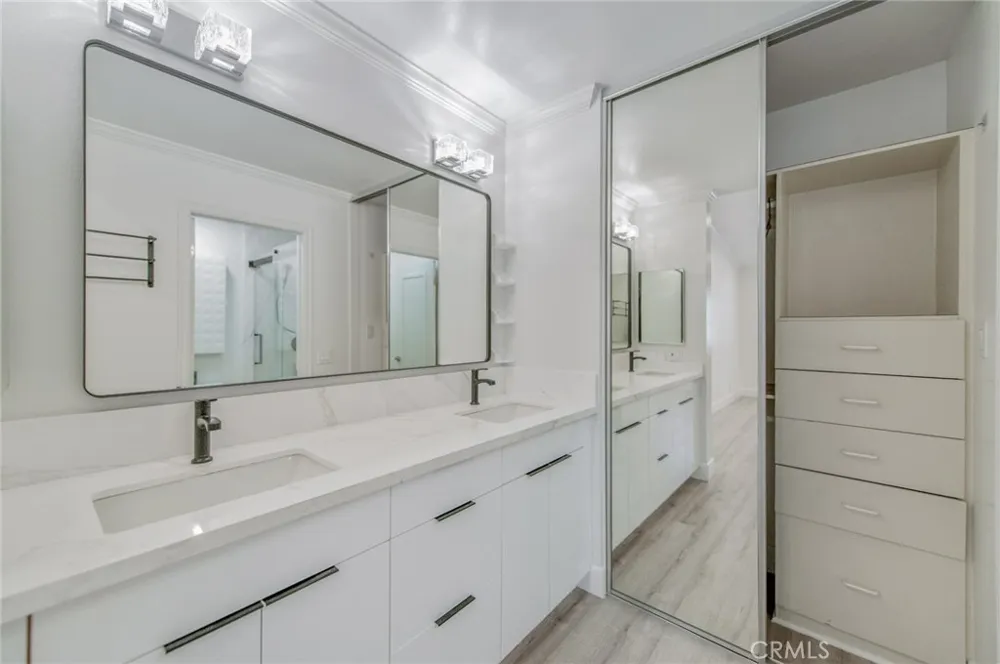 38 Cresthaven Irvine, CA 92604
