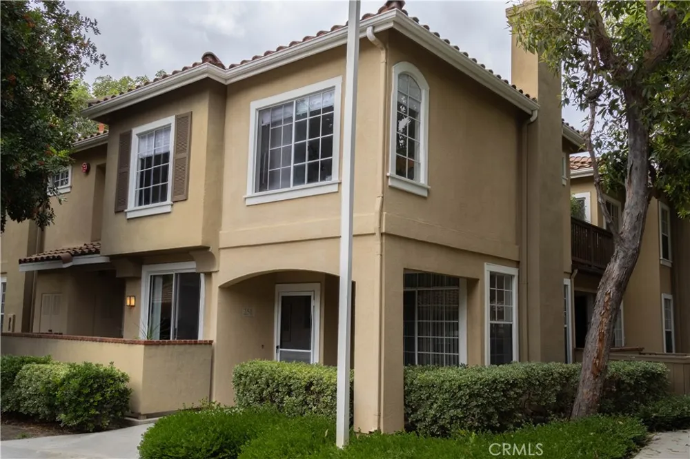 251 Gallery Tustin, CA 92782