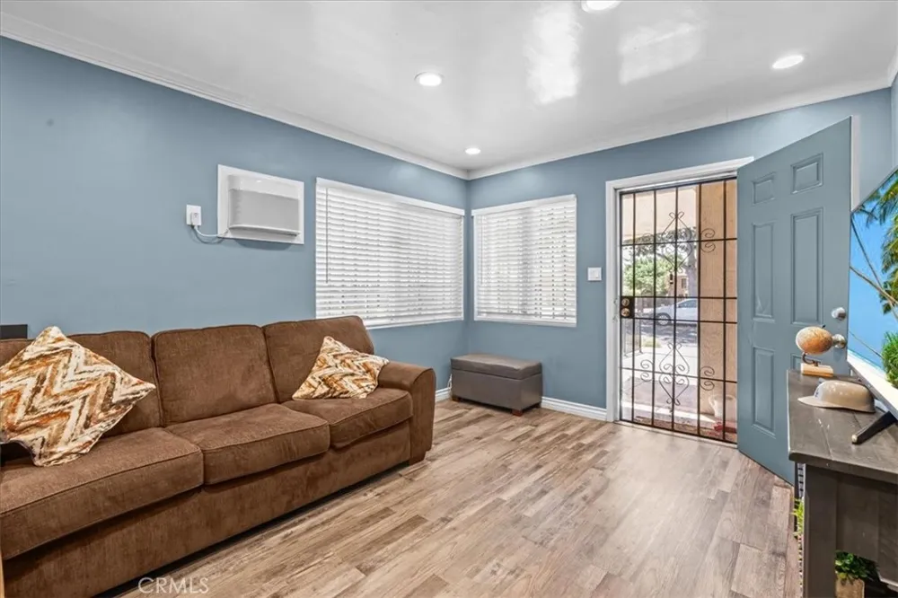 407 E Sunset Long Beach, CA 90805