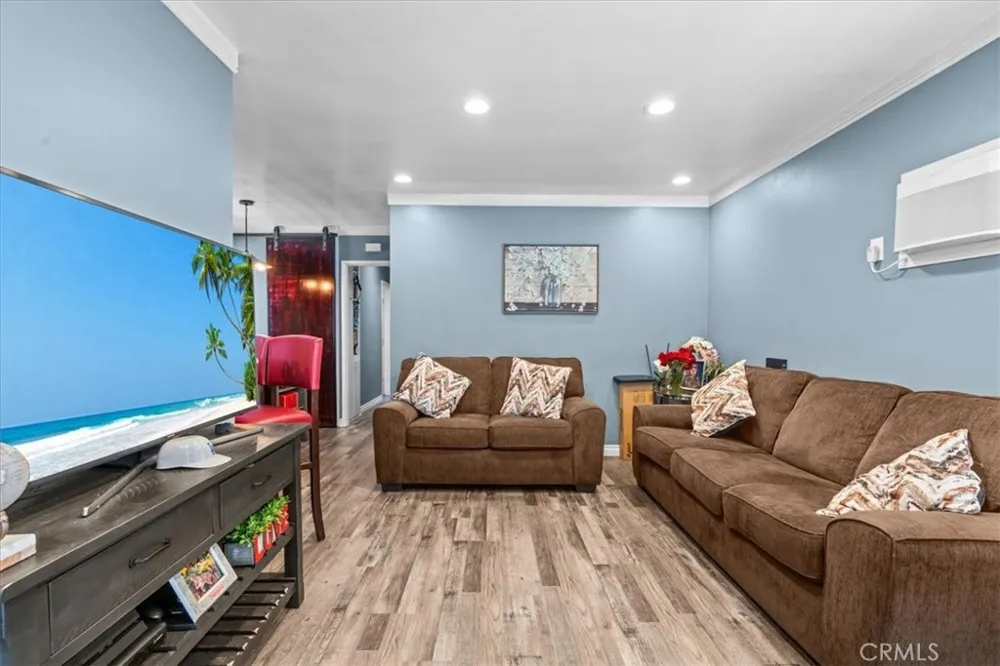 407 E Sunset Long Beach, CA 90805