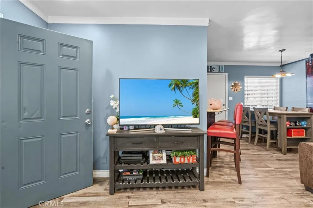 407 E Sunset Long Beach, CA 90805