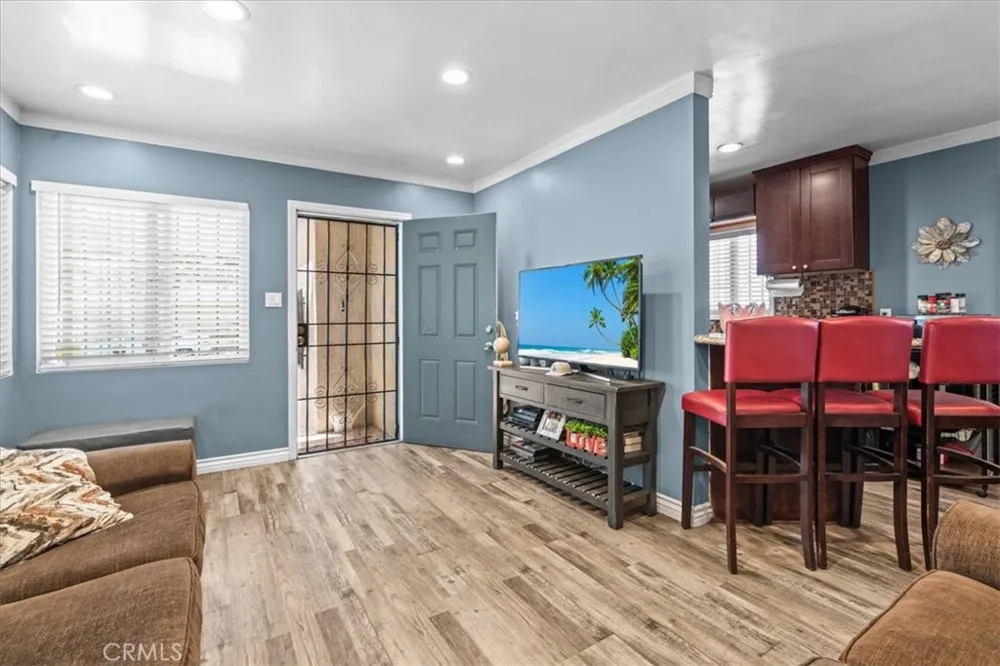 407 E Sunset Long Beach, CA 90805
