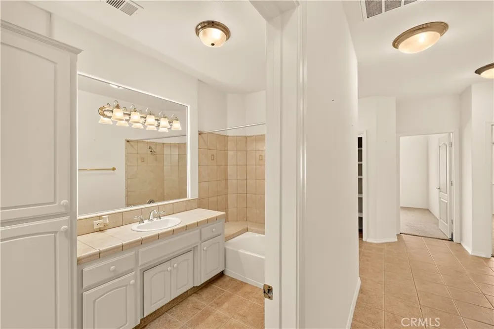 3077 Express Court Madera, CA 93637