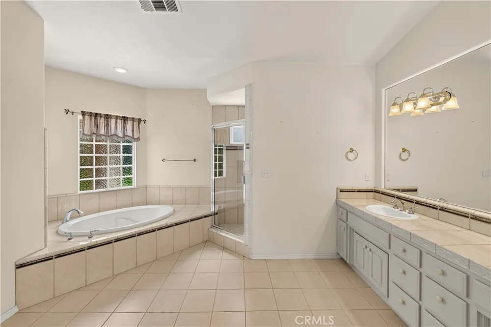 3077 Express Court Madera, CA 93637