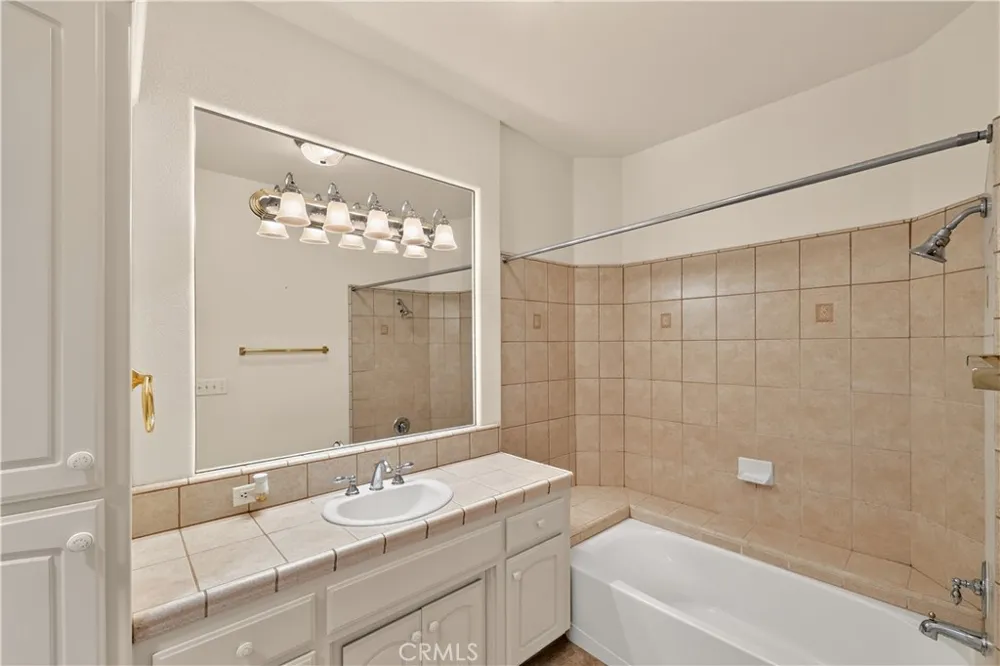 3077 Express Court Madera, CA 93637