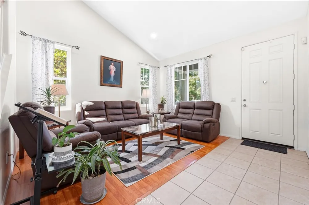 2822 Parksquare Pomona, CA 91767