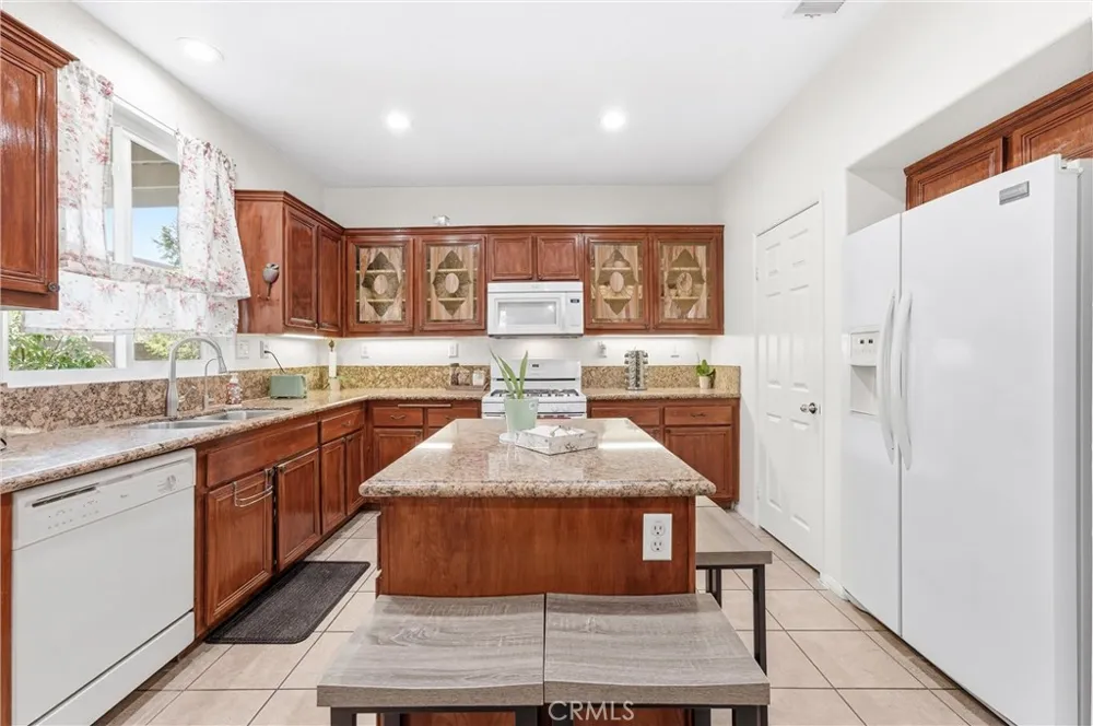 2822 Parksquare Pomona, CA 91767