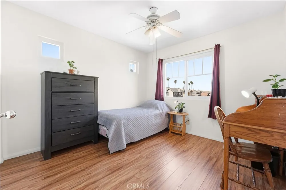2822 Parksquare Pomona, CA 91767