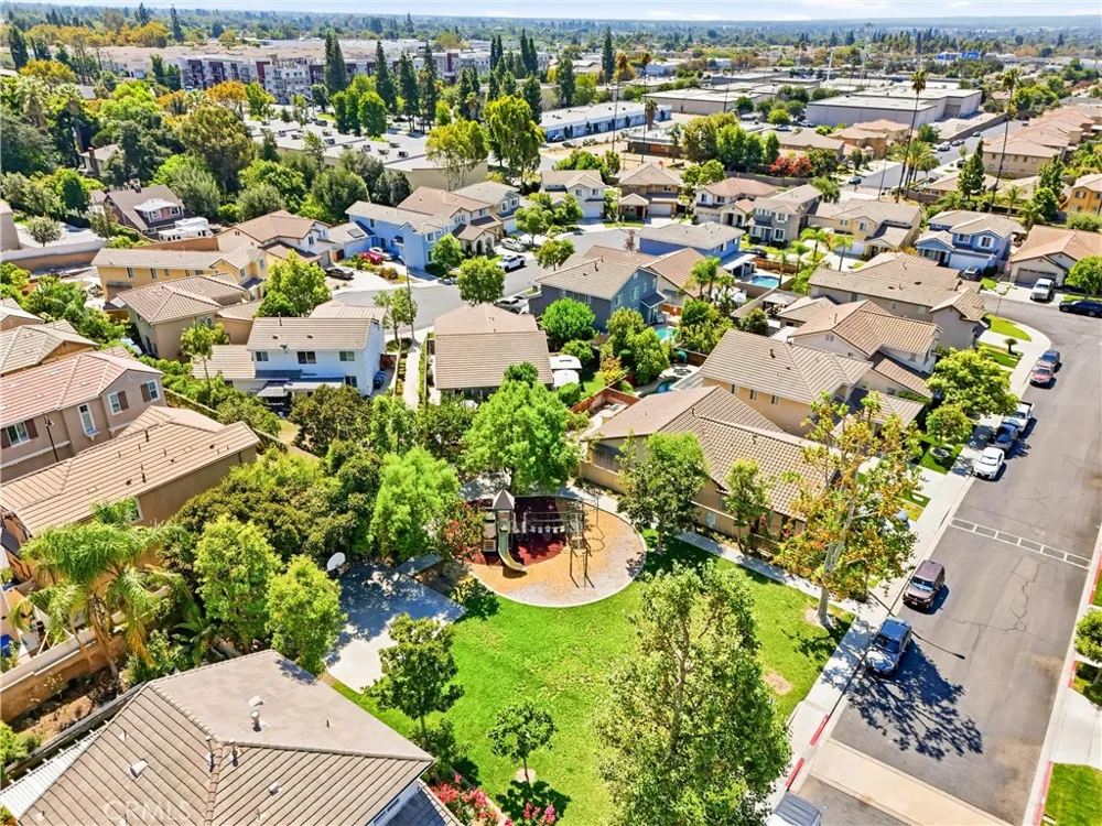 2822 Parksquare Pomona, CA 91767