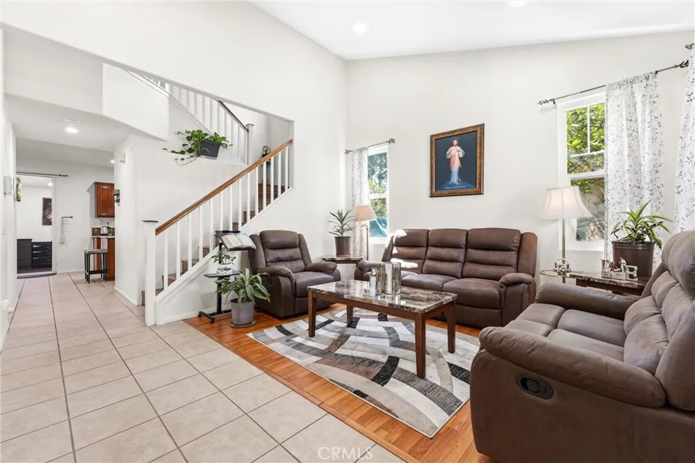 2822 Parksquare Pomona, CA 91767
