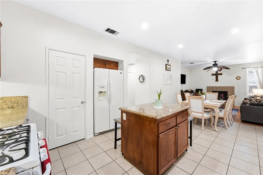 2822 Parksquare Pomona, CA 91767