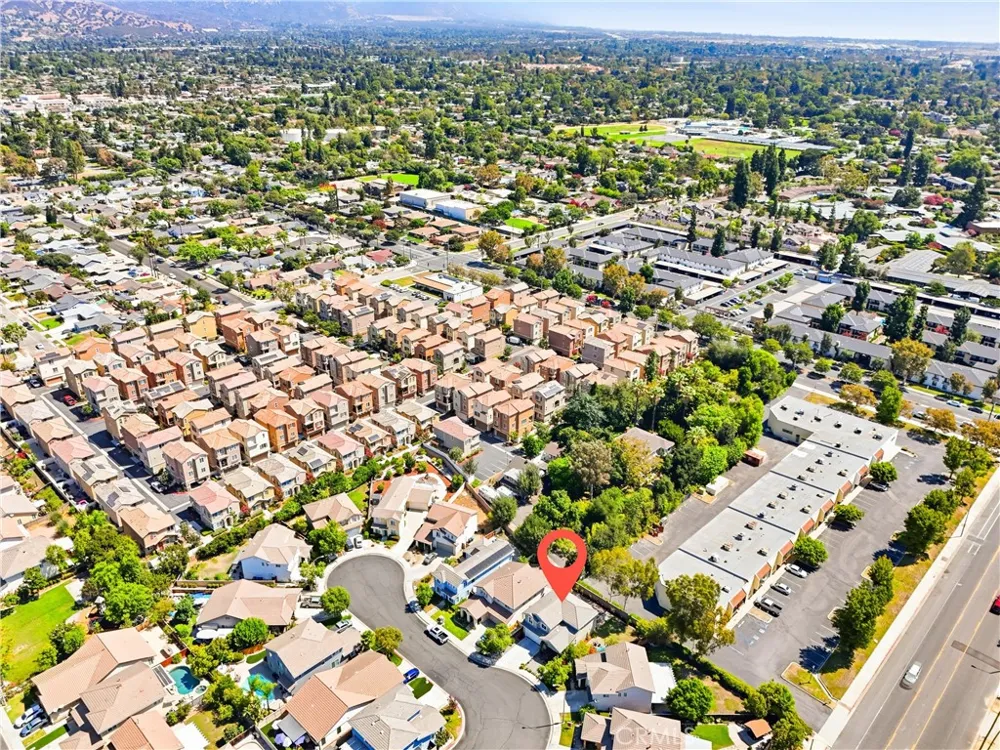 2822 Parksquare Pomona, CA 91767