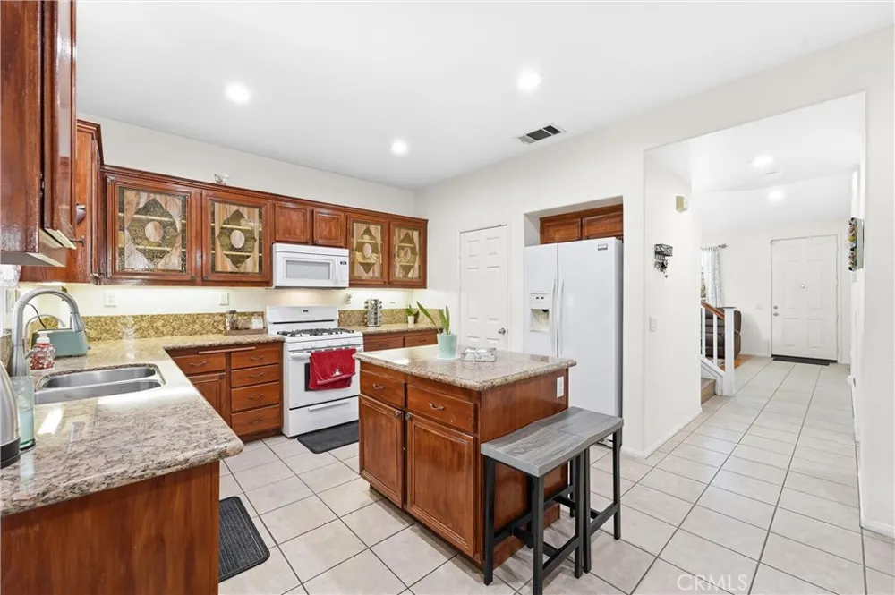 2822 Parksquare Pomona, CA 91767