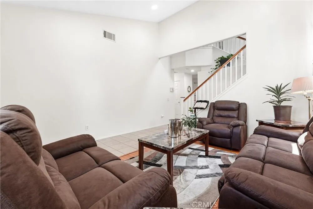 2822 Parksquare Pomona, CA 91767
